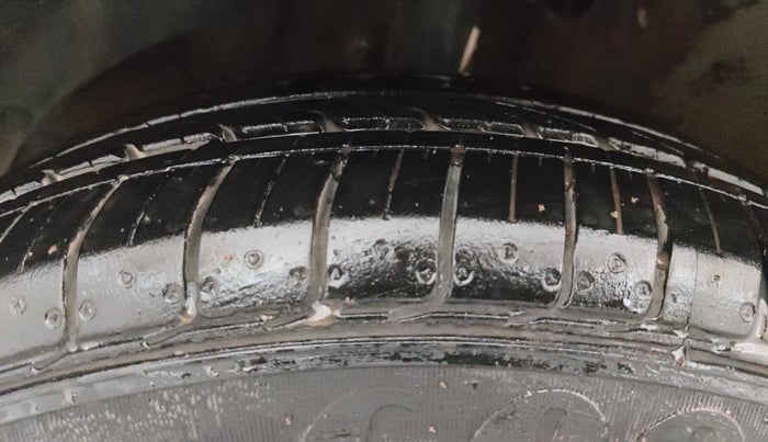 2018 Maruti Baleno DELTA PETROL 1.2, Petrol, Manual, 54,749 km, Left Front Tyre Tread