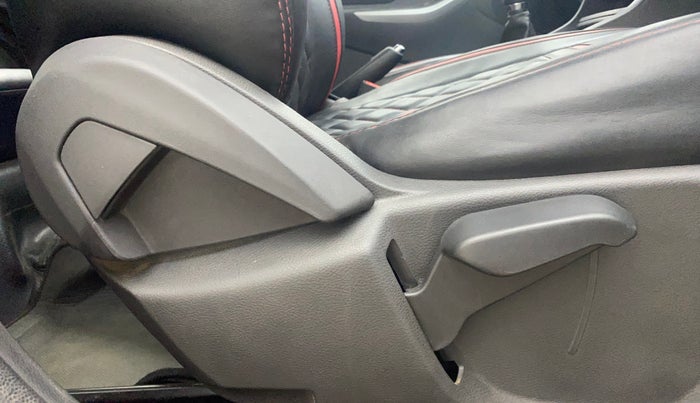 2016 Ford New Figo TITANIUM 1.2 PETROL MT, Petrol, Manual, 35,844 km, Driver Side Adjustment Panel