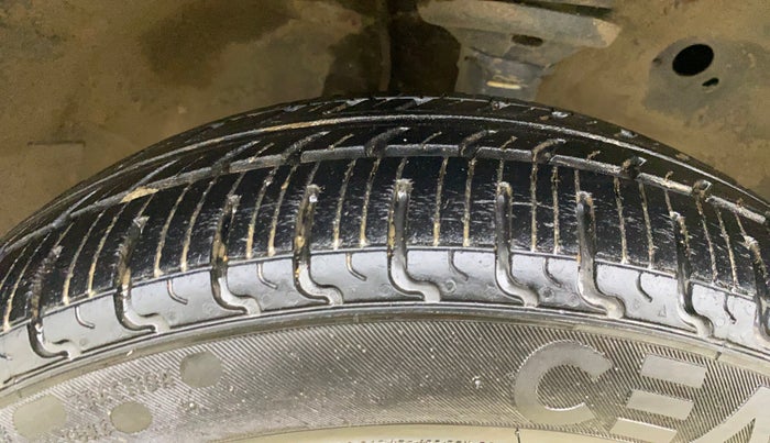 2013 Maruti Wagon R 1.0 VXI, Petrol, Manual, 79,156 km, Right Front Tyre Tread