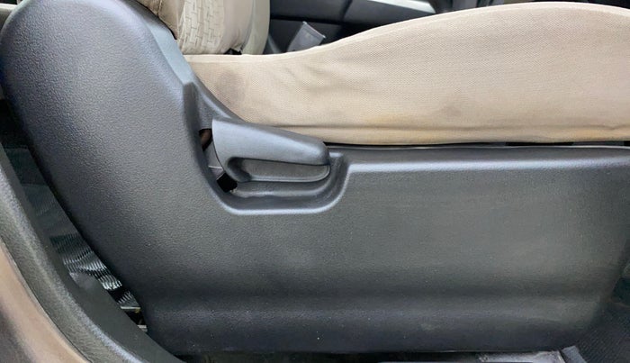 2013 Maruti Wagon R 1.0 VXI, Petrol, Manual, 79,156 km, Driver Side Adjustment Panel