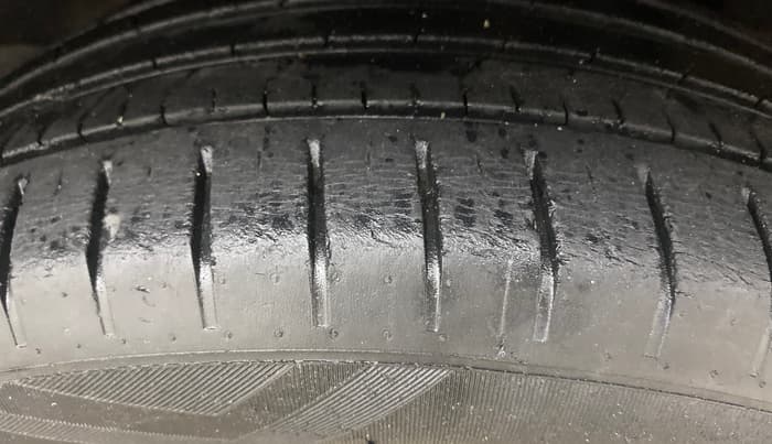 2017 Maruti Baleno ALPHA PETROL 1.2, Petrol, Manual, 28,301 km, Left Rear Tyre Tread