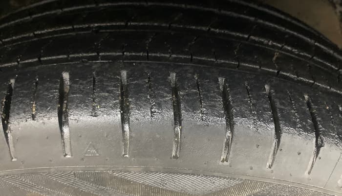2017 Maruti Baleno ALPHA PETROL 1.2, Petrol, Manual, 28,301 km, Right Front Tyre Tread