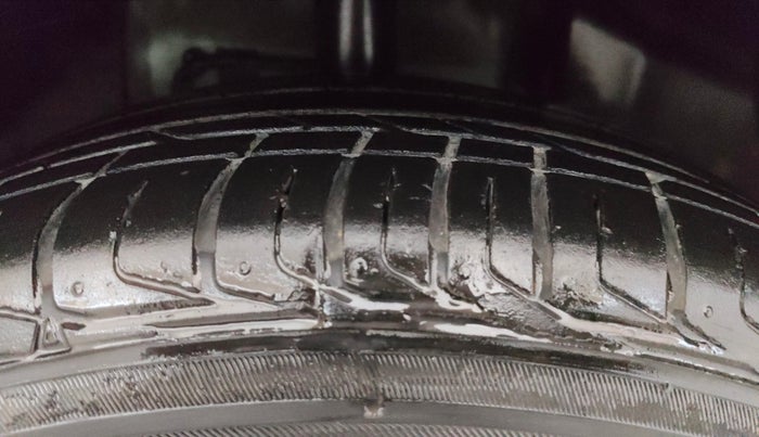 2025 Tata NEXON CREATIVE + SUNROOF AMT 1.5 DIESEL, Diesel, Automatic, 16,584 km, Right Front Tyre Tread