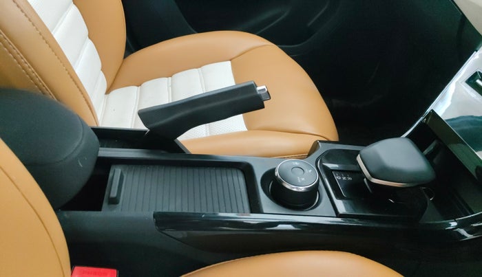 2025 Tata NEXON CREATIVE + SUNROOF AMT 1.5 DIESEL, Diesel, Automatic, 16,584 km, Gear Lever