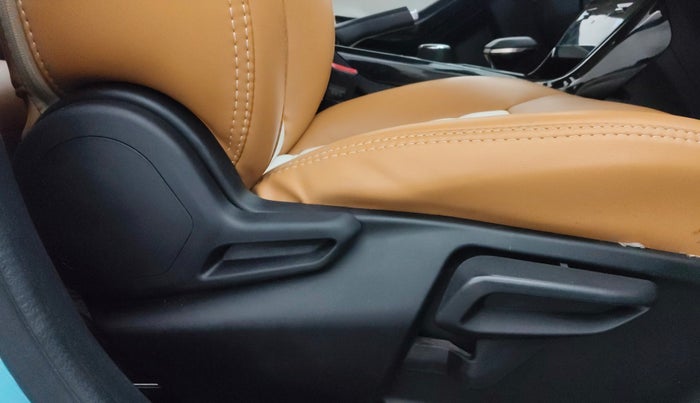 2025 Tata NEXON CREATIVE + SUNROOF AMT 1.5 DIESEL, Diesel, Automatic, 16,584 km, Driver Side Adjustment Panel