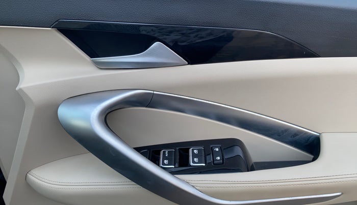 2021 MG HECTOR SMART 2.0 DIESEL, Diesel, Manual, 30,268 km, Driver Side Door Panels Control