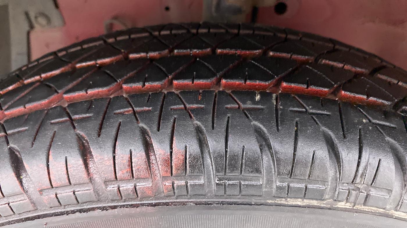 2013 Maruti Swift VXI D, Petrol, Manual, 70,769 km, Left Front Tyre Tread