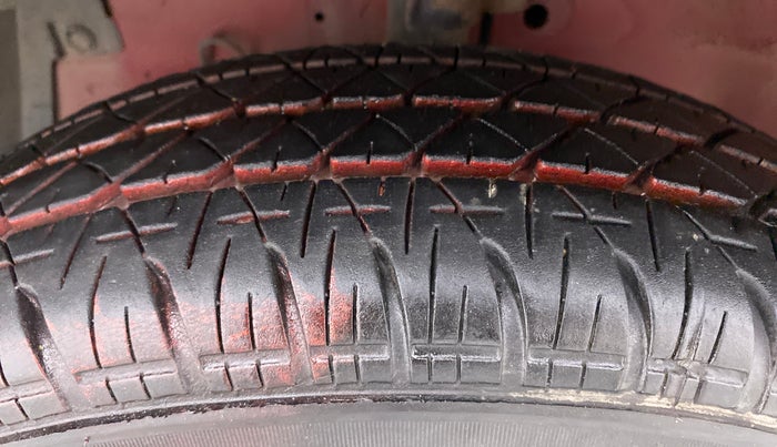 2013 Maruti Swift VXI D, Petrol, Manual, 70,769 km, Left Front Tyre Tread