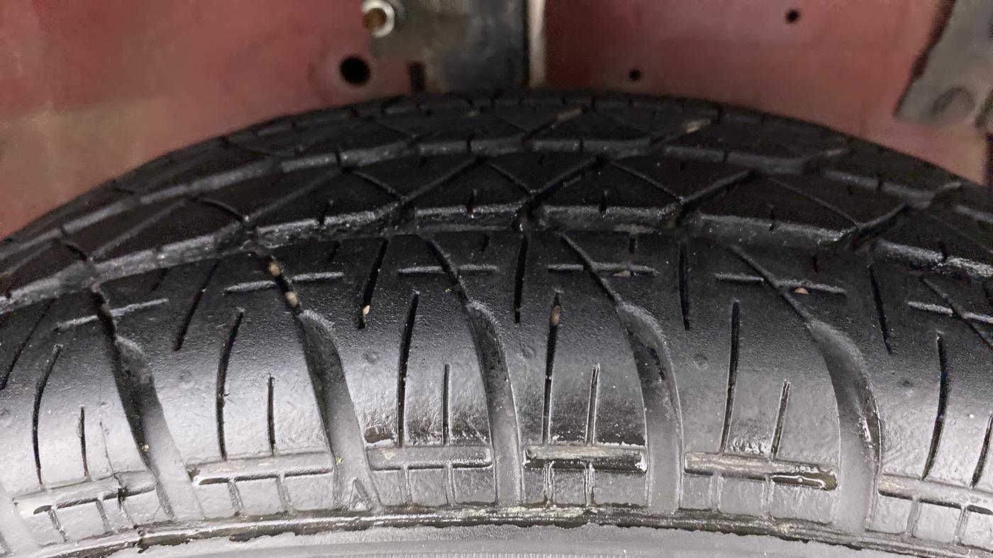 2013 Maruti Swift VXI D, Petrol, Manual, 70,769 km, Right Front Tyre Tread