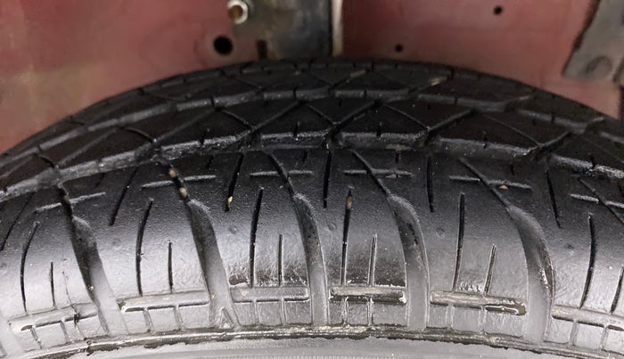 2013 Maruti Swift VXI D, Petrol, Manual, 70,769 km, Right Front Tyre Tread