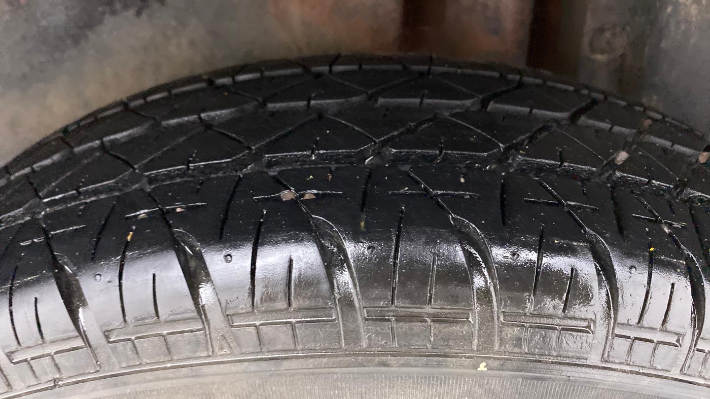 2013 Maruti Swift VXI D, Petrol, Manual, 70,769 km, Left Rear Tyre Tread