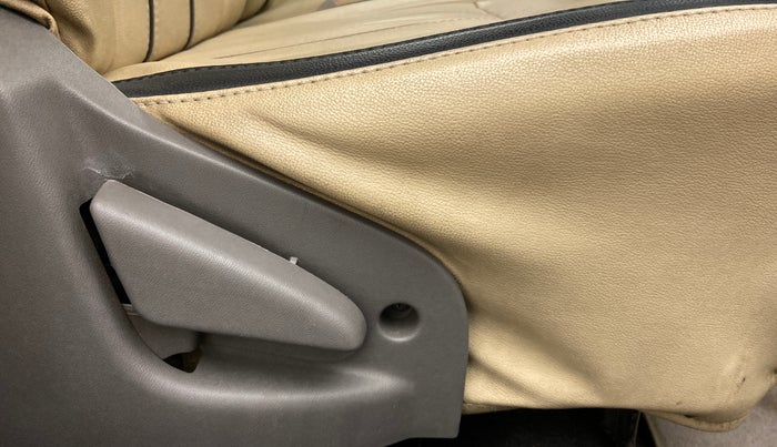 2017 Datsun Go T, Petrol, Manual, 46,059 km, Driver Side Adjustment Panel