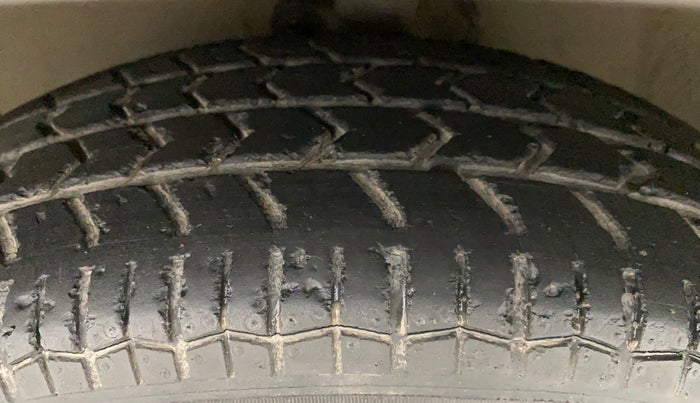 2010 Maruti Ritz VXI, Petrol, Manual, 91,149 km, Left Front Tyre Tread