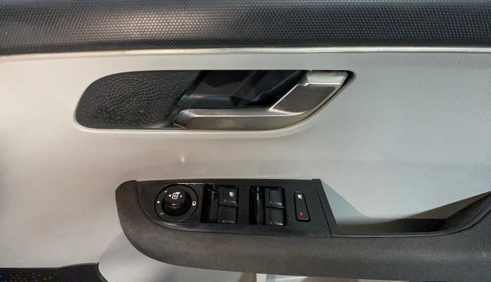 2020 Tata ALTROZ XZ PETROL, Petrol, Manual, 56,208 km, Driver Side Door Panels Control