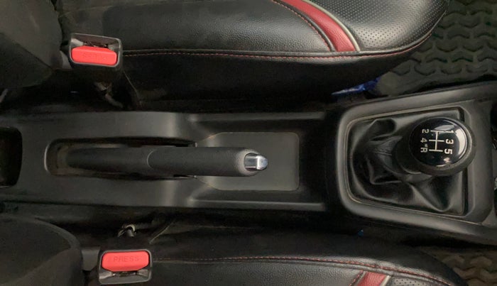 2024 Maruti Swift VXi (O), Petrol, Manual, 32,231 km, Gear Lever