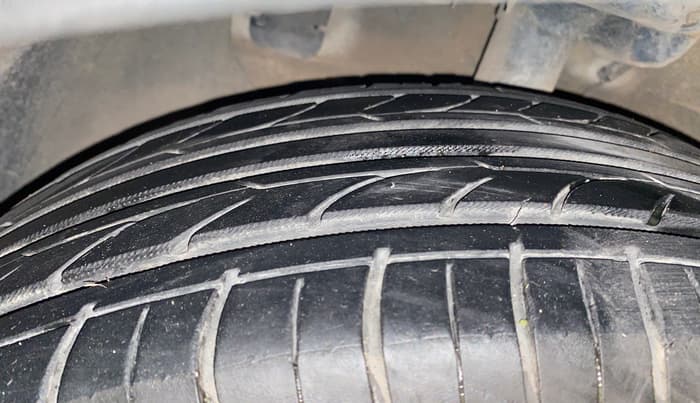 2022 KIA CARENS PRESTIGE PLUS 1.4 PETROL DCT 7 STR, Petrol, Automatic, 47,368 km, Left Front Tyre Tread