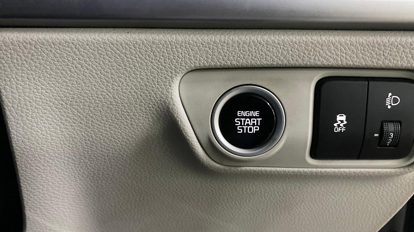 2022 KIA CARENS PRESTIGE PLUS 1.4 PETROL DCT 7 STR, Petrol, Automatic, 47,368 km, Keyless Start/ Stop Button