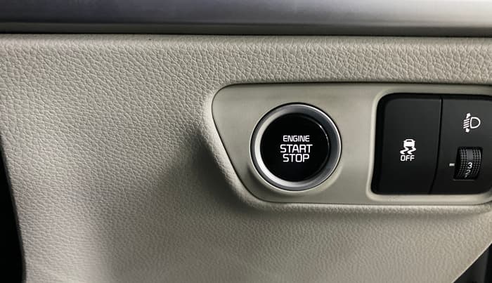 2022 KIA CARENS PRESTIGE PLUS 1.4 PETROL DCT 7 STR, Petrol, Automatic, 47,368 km, Keyless Start/ Stop Button
