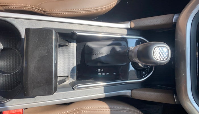 2021 Tata Harrier XZA 2.0L, Diesel, Automatic, 15,883 km, Gear Lever