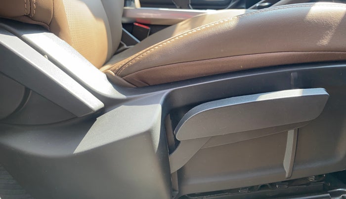 2021 Tata Harrier XZA 2.0L, Diesel, Automatic, 15,883 km, Driver Side Adjustment Panel