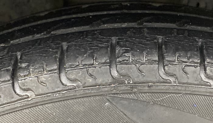 2017 Renault Kwid CLIMBER 1.0 AMT, Petrol, Automatic, 77,996 km, Right Front Tyre Tread