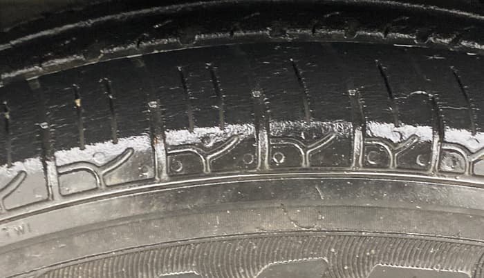 2017 Renault Kwid CLIMBER 1.0 AMT, Petrol, Automatic, 77,996 km, Left Front Tyre Tread