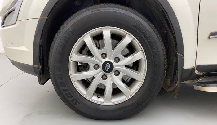 2016 Mahindra XUV500 W10, Diesel, Manual, 56,575 km, Left Front Wheel