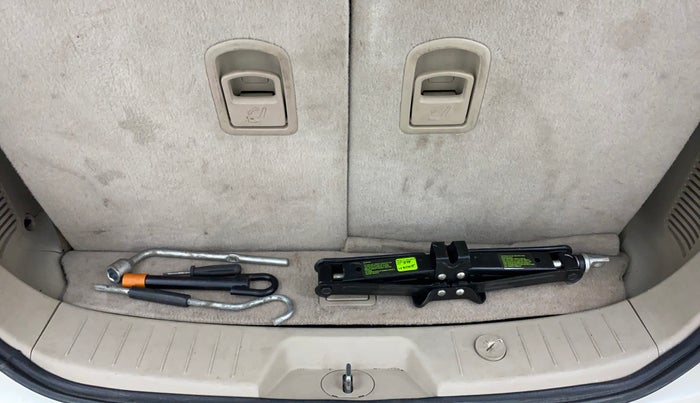2016 Mahindra XUV500 W10, Diesel, Manual, 56,575 km, Boot Inside
