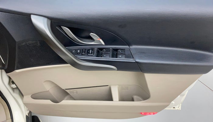 2016 Mahindra XUV500 W10, Diesel, Manual, 56,575 km, Driver Side Door Panels Control