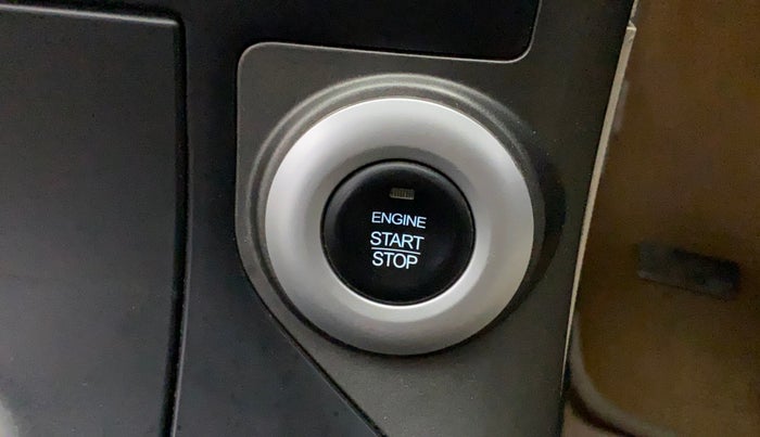 2016 Mahindra XUV500 W10, Diesel, Manual, 56,575 km, Keyless Start/ Stop Button