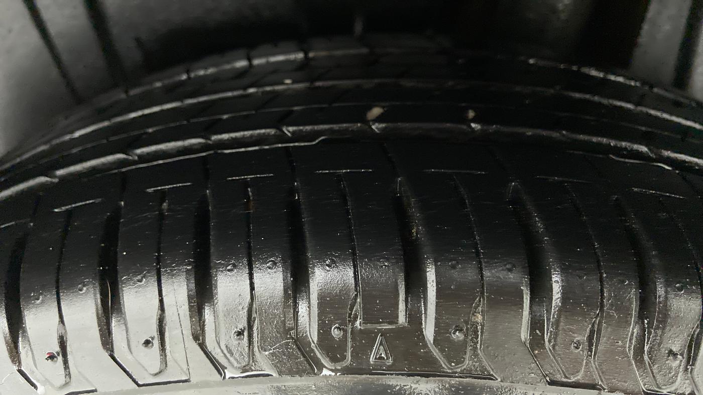 2019 Maruti XL6 ALPHA SHVS  MT, Petrol, Manual, 7,435 km, Left Rear Tyre Tread