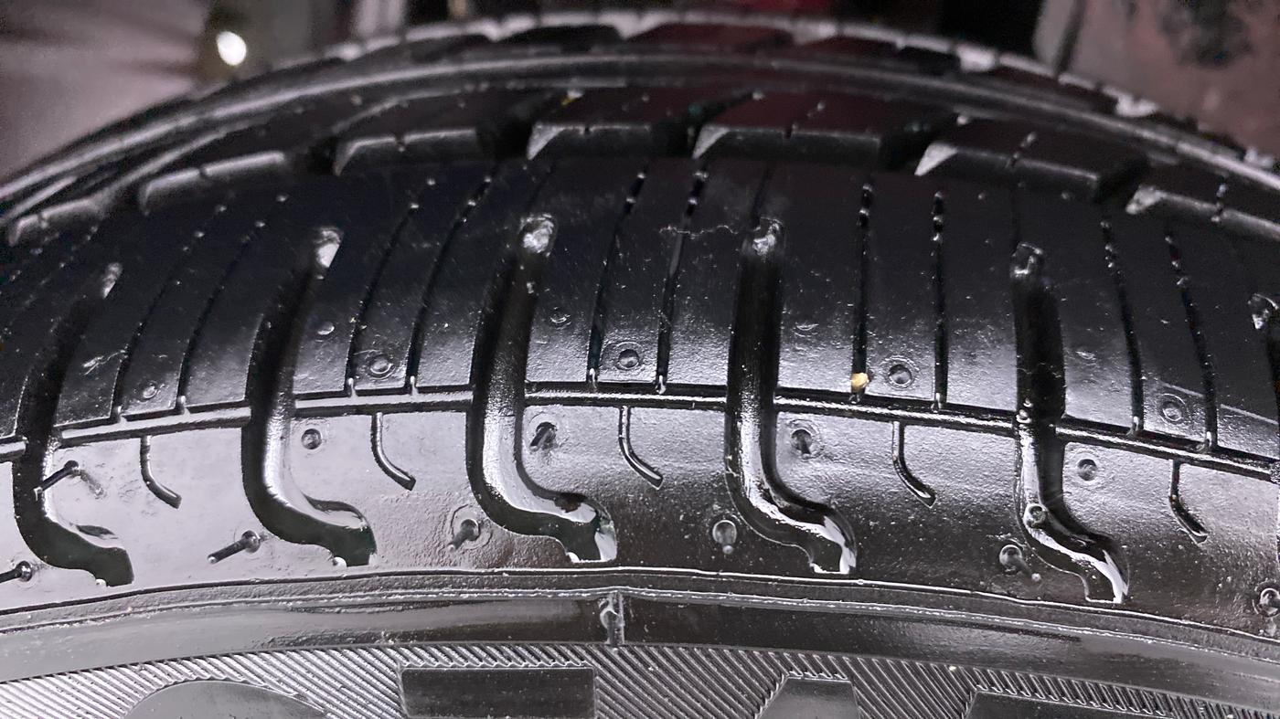 2015 Tata Nano TWIST XTA, Petrol, Automatic, 12,026 km, Right Rear Tyre Tread