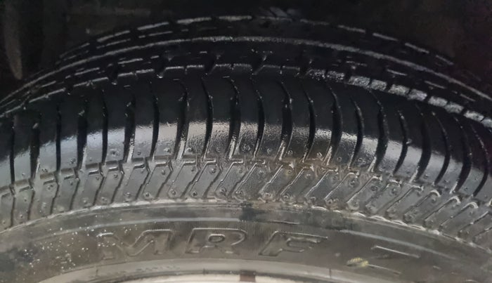 2015 Maruti Swift LXI (O), Petrol, Manual, 23,287 km, Left Front Tyre Tread