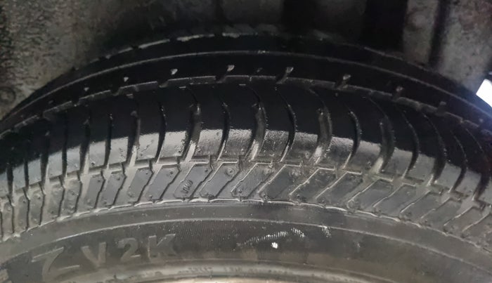 2015 Maruti Swift LXI (O), Petrol, Manual, 23,287 km, Left Rear Tyre Tread