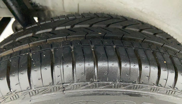 2016 Maruti Wagon R 1.0 VXI AMT, Petrol, Automatic, 42,079 km, Right Rear Tyre Tread