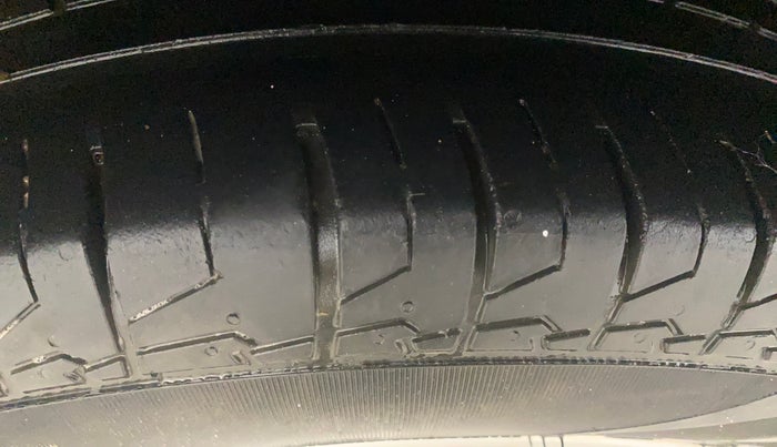 2015 Maruti S Cross ZETA 1.6, Diesel, Manual, 1,00,554 km, Right Rear Tyre Tread