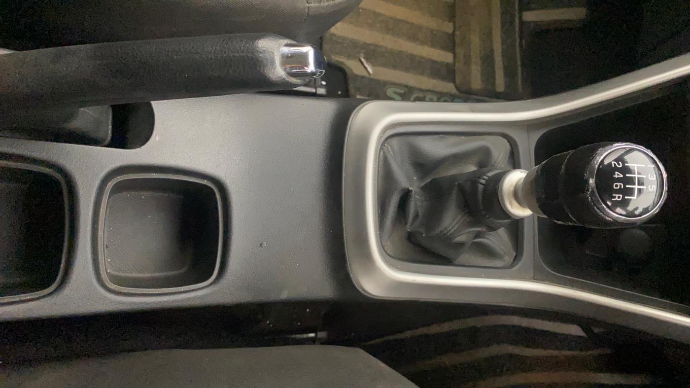2015 Maruti S Cross ZETA 1.6, Diesel, Manual, 1,00,581 km, Gear Lever