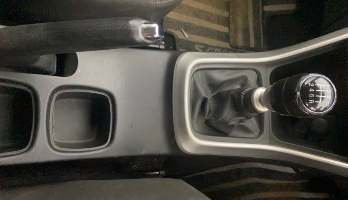 2015 Maruti S Cross ZETA 1.6, Diesel, Manual, 1,00,554 km, Gear Lever