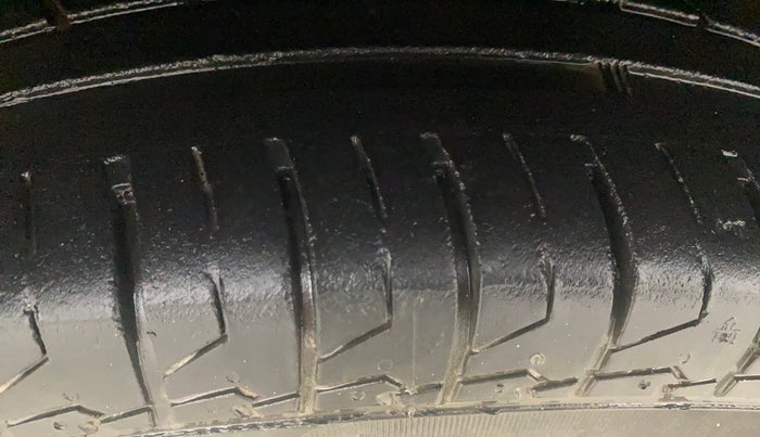 2015 Maruti S Cross ZETA 1.6, Diesel, Manual, 1,00,554 km, Left Front Tyre Tread