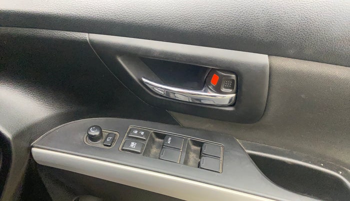 2015 Maruti S Cross ZETA 1.6, Diesel, Manual, 1,00,554 km, Driver Side Door Panels Control