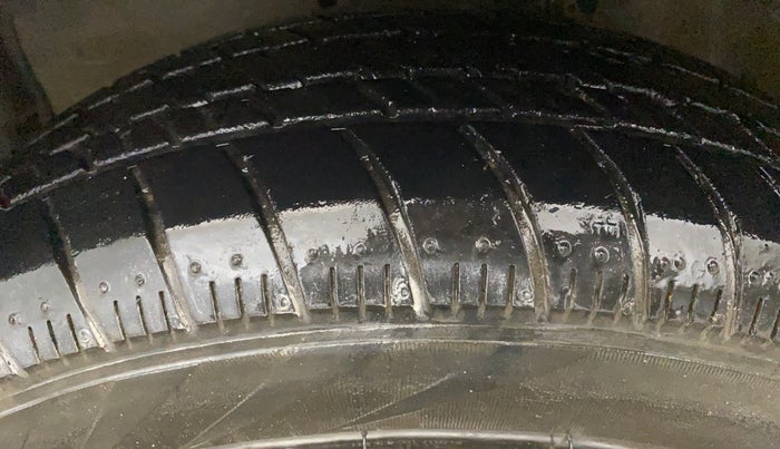 2019 Maruti Celerio VXI AMT, Petrol, Automatic, 45,617 km, Left Front Tyre Tread