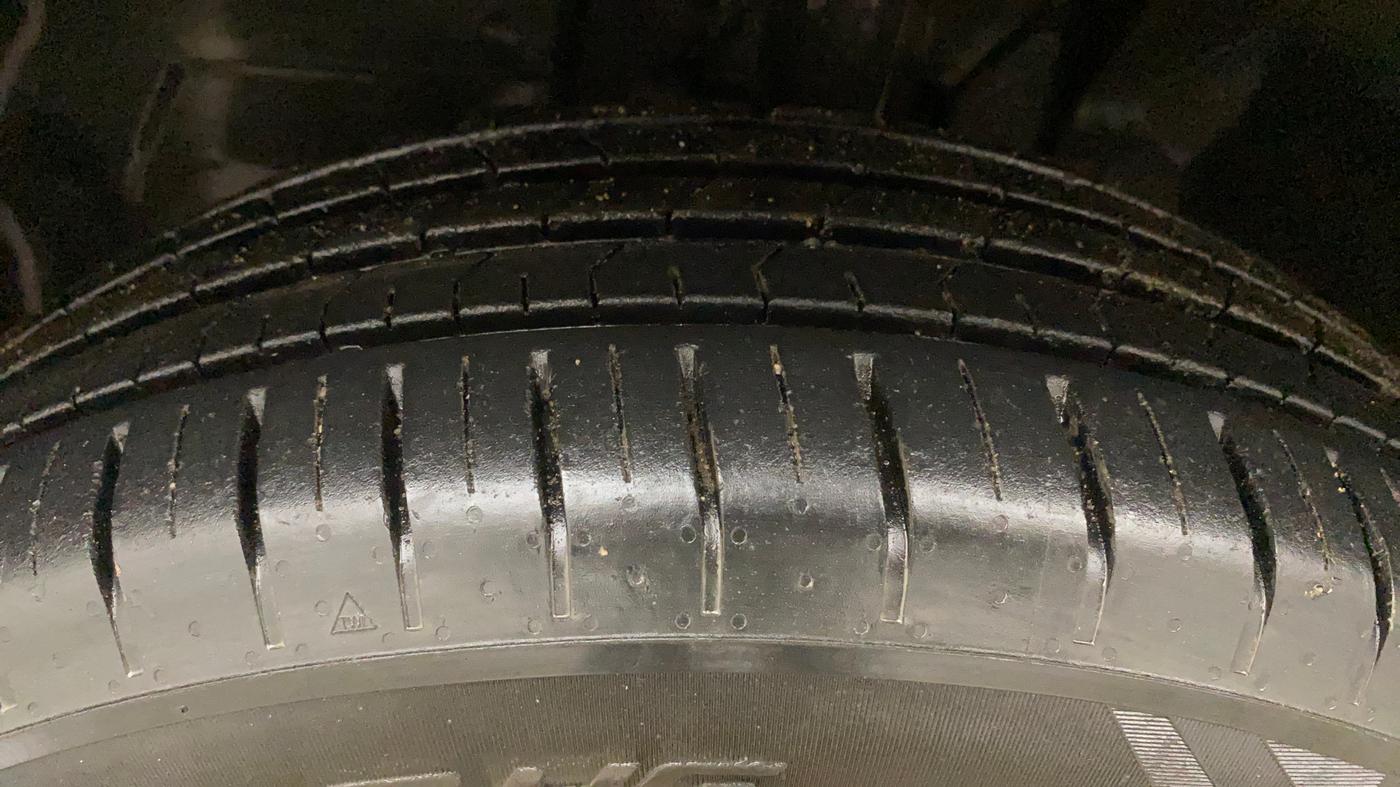 2024 Tata PUNCH ACCOMPLISHED DAZZLE PACK AMT, Petrol, Automatic, 17,827 km, Left Front Tyre Tread
