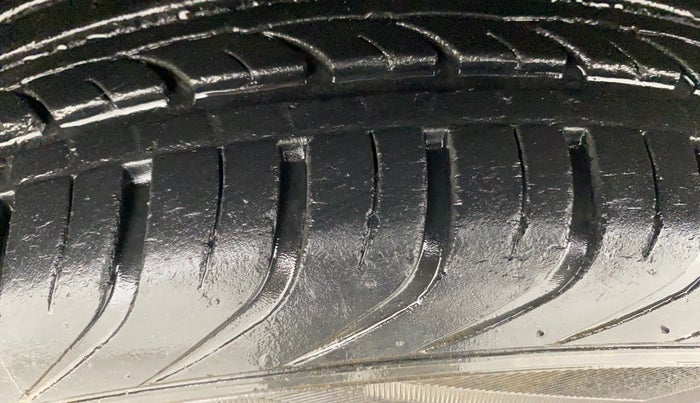 2018 Volkswagen Polo COMFORTLINE 1.0L MPI, Petrol, Manual, 8,325 km, Left Front Tyre Tread