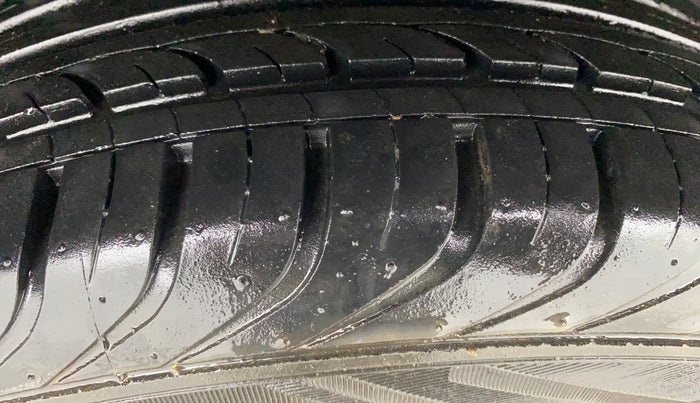 2018 Volkswagen Polo COMFORTLINE 1.0L MPI, Petrol, Manual, 8,325 km, Right Rear Tyre Tread