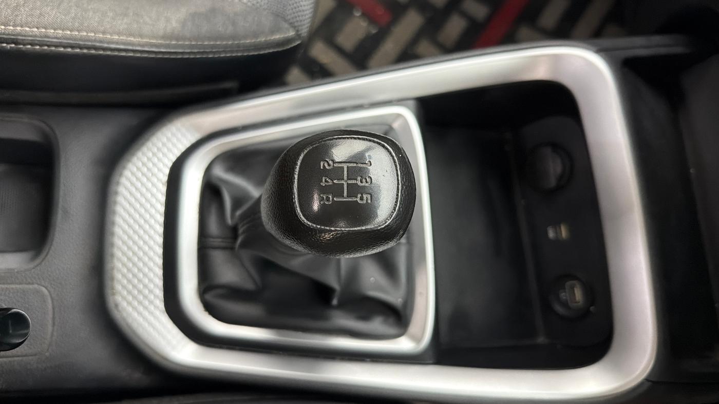 2022 KIA SONET HTK PLUS 1.2, Petrol, Manual, 1,29,073 km, Gear Lever
