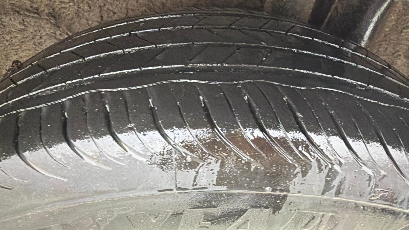 2022 KIA SONET HTK PLUS 1.2, Petrol, Manual, 1,29,073 km, Left Rear Tyre Tread