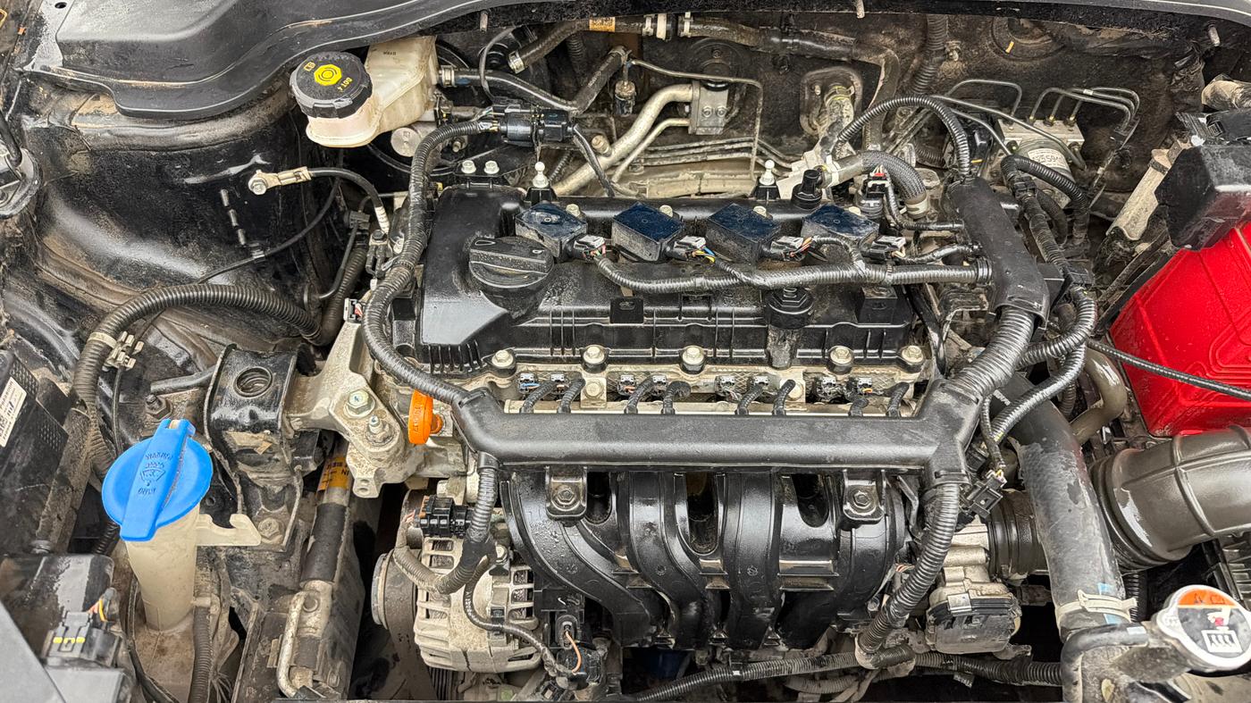 2022 KIA SONET HTK PLUS 1.2, Petrol, Manual, 1,29,073 km, Engine View - Right