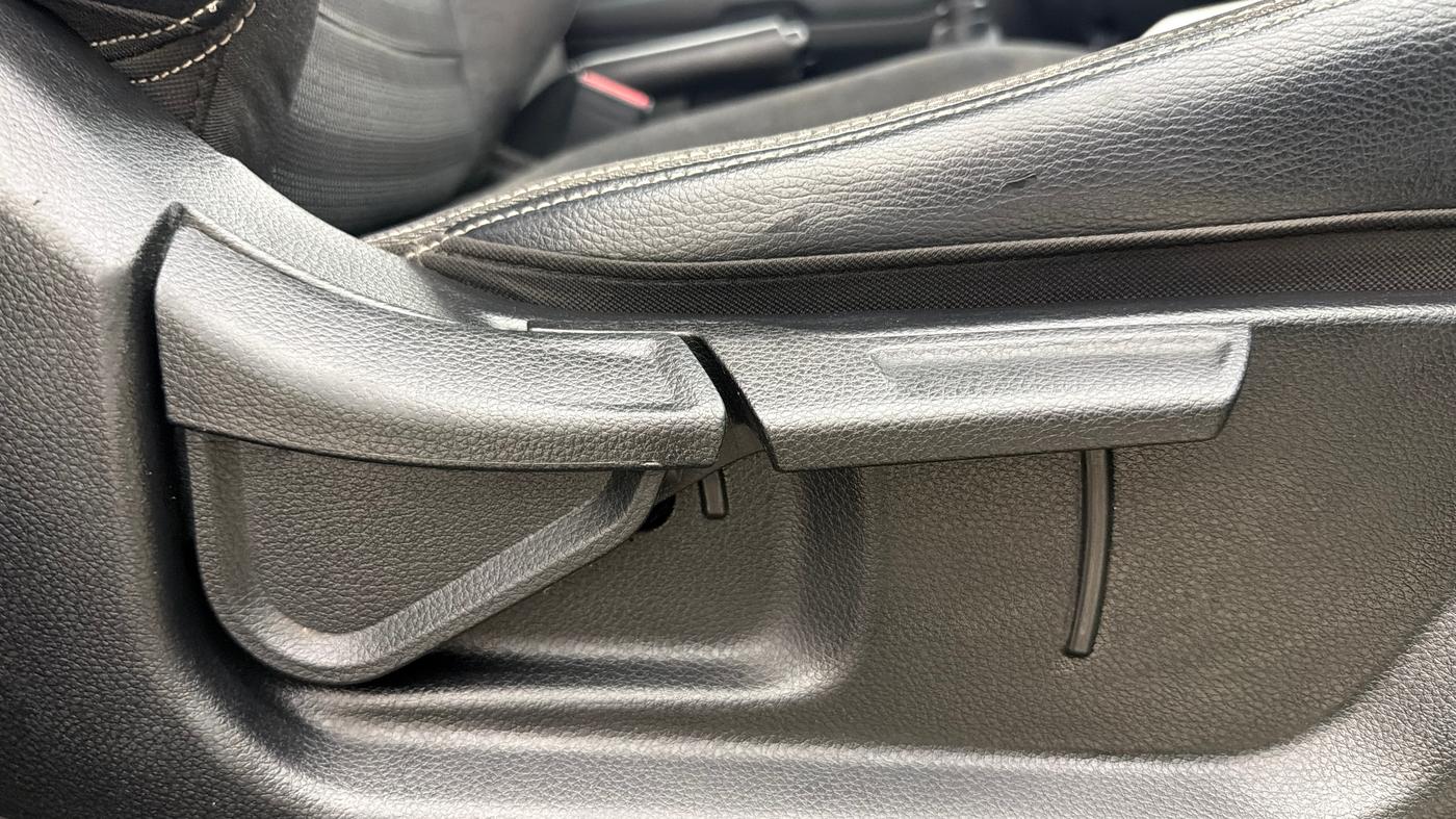 2022 KIA SONET HTK PLUS 1.2, Petrol, Manual, 1,29,073 km, Driver Side Adjustment Panel
