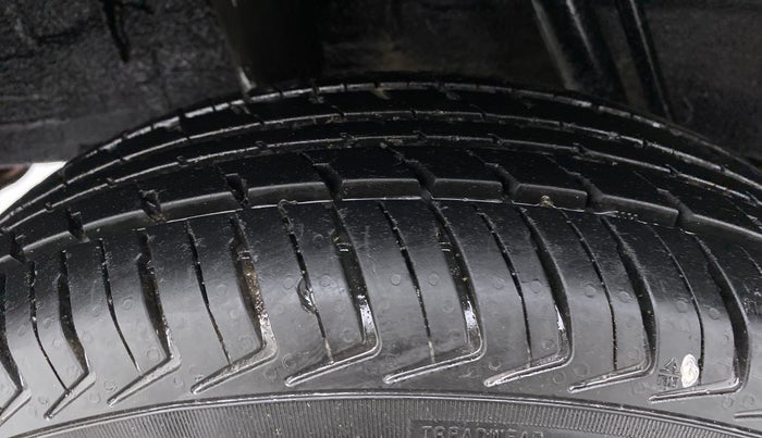 2018 Renault Kwid 1.0 RXT, Petrol, Manual, 37,202 km, Right Rear Tyre Tread