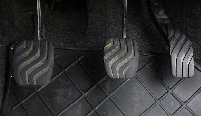 2018 Renault Kwid 1.0 RXT, Petrol, Manual, 37,202 km, Pedals